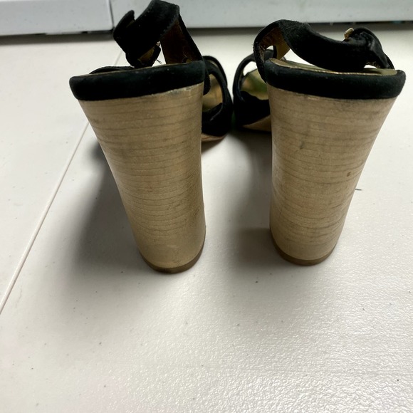 Gucci Black and Gold Sandals - Picture 6 of 9